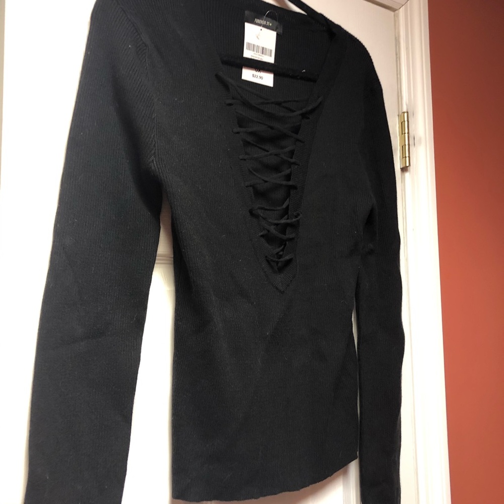 NWT F21 Criss Cross plunging sweater